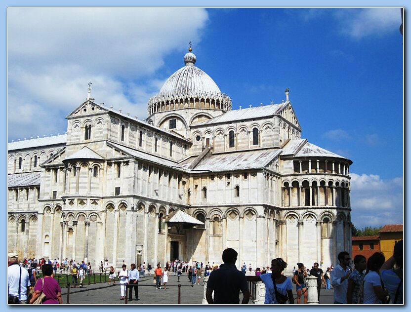 mimi Baptistery behind Cathedral